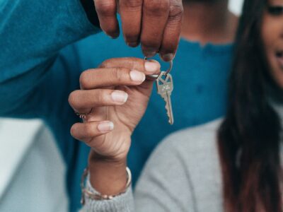 PLF 2027 et logement : PTZ parentalité, APL gelées, MaPrimeRénov&rsquo; recentrée, ce qui attend acheteurs et vendeurs