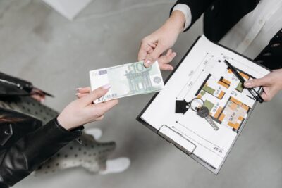 Étude Laforêt : la négociation devient la règle, comment fixer son prix de vente cet automne